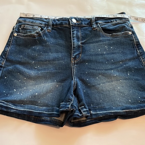 Judy Blue Cuffed High Rise Shorts Size L - Picture 4 of 16